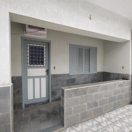 Kitnet Terrea Com Cozinha E Estacionamento Vila Praia Grande  Exterior foto